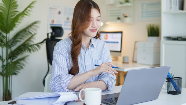 Ilustrasi blog: Cara Menghadapi Tekanan Target tanpa Kehilangan Kesehatan Mental - Woilo Blog