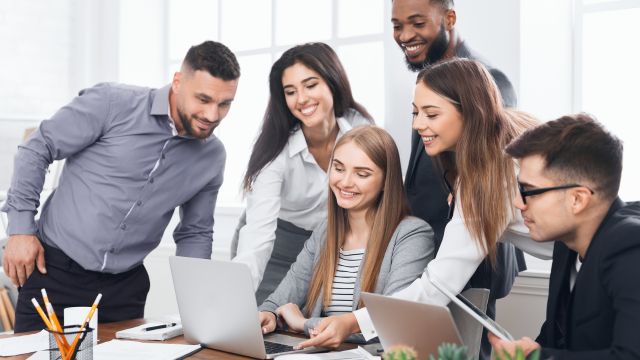 Ilustrasi blog: Cara Menjaga Kesehatan Mental bagi Pekerja Kantoran - Woilo Blog