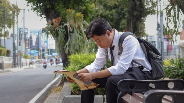 Ilustrasi blog: Tips Lolos Interview Kerja untuk Posisi Entry Level - Woilo Blog